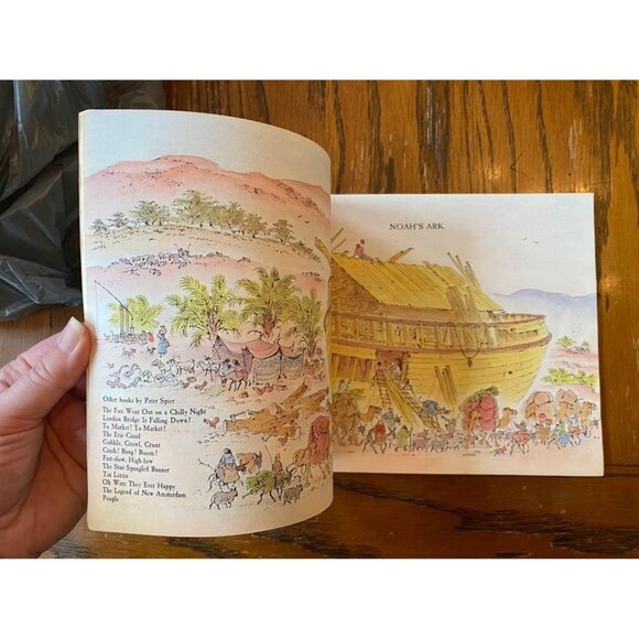 Noah's Ark Peter Spier Paperback - Picture 4 of 6